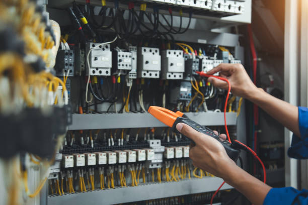 Best Commercial Electrician Services  in St Francis, WI